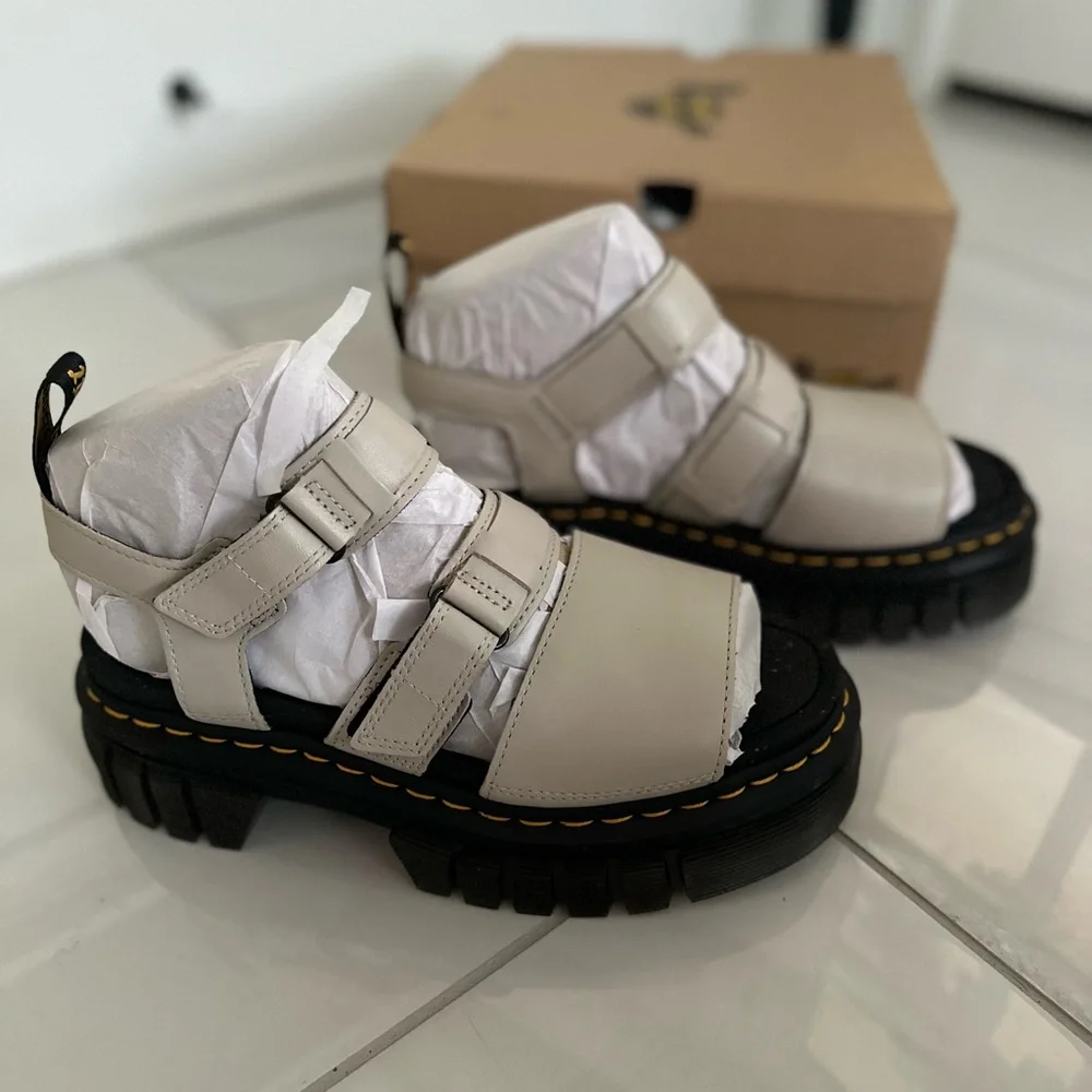 Dr. Martens Ricki 3-Strap Platform Sandals
Size: US 9 Color: Cobblestone Grey - Picture 2 of 11